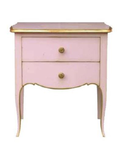 Прикроватный столик нежно розового цвета с ящиками
