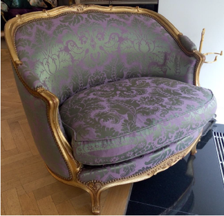 Необычное кресло Moissonnier с золотом и красивым узором